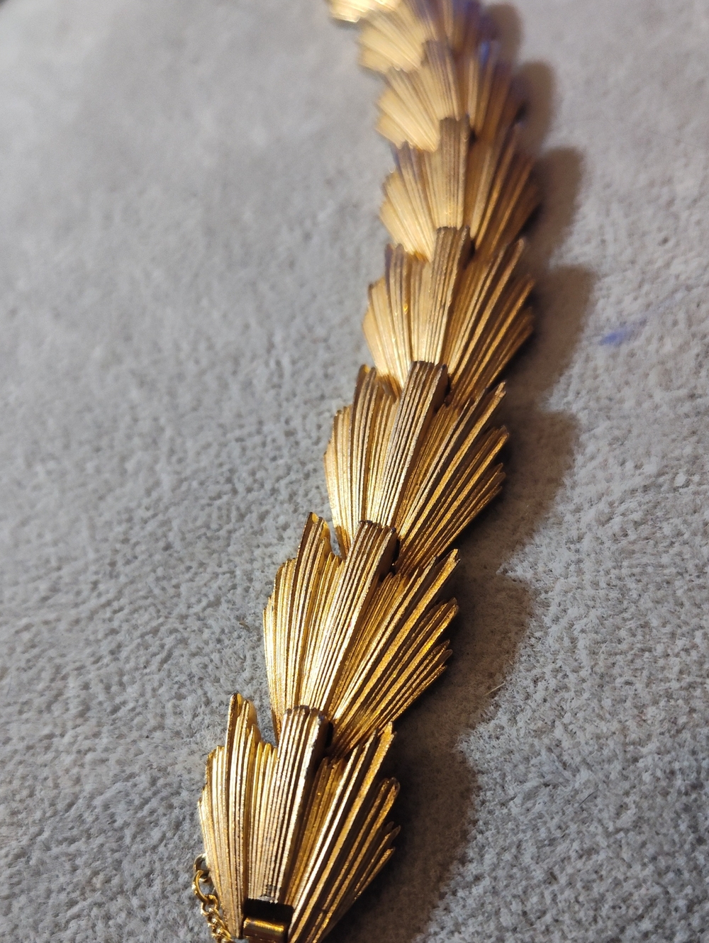Trifari Frosted Etched Metalwork Gold Leaf Link Bracelet 1960s 7.5"